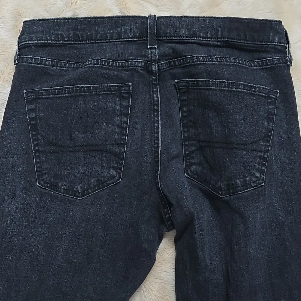 HOLLISTER BLACK WASH SLIM STRAIGHT DISTRESSED JEANS, SIZE 33X32
